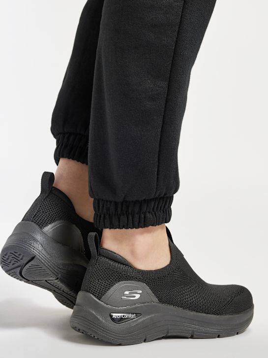 skechers arch komfort slip-on trainers black deichmann